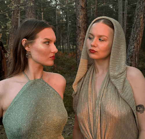 REVOLŪCIJA UN DZIEDĀTĀJA AMANDA